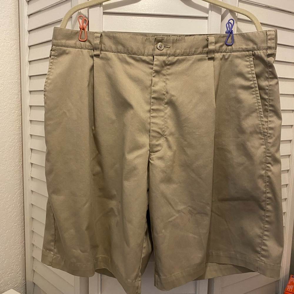 NIKE Men’s “Golf Shorts” Size 38 Tan Swoosh Logo Flat Front EUC